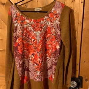 Women’s sweater size large. Fall Time soon.